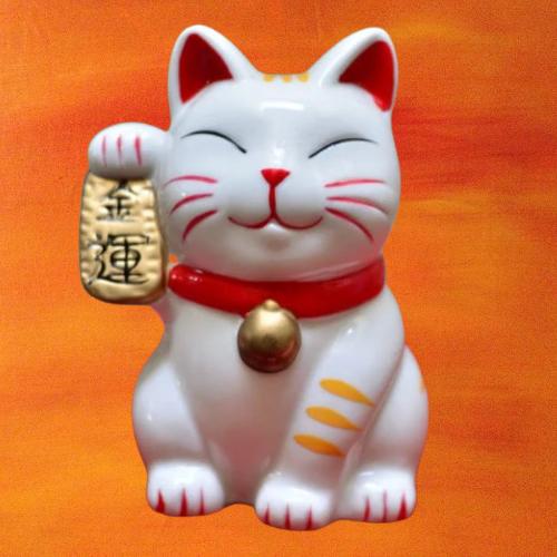 Maneki-neko - El Gato de la Fortuna Japonés 10 Gatos Míticos de la Mitología Mundial que te Harán Reflexionar sobre tu Minino